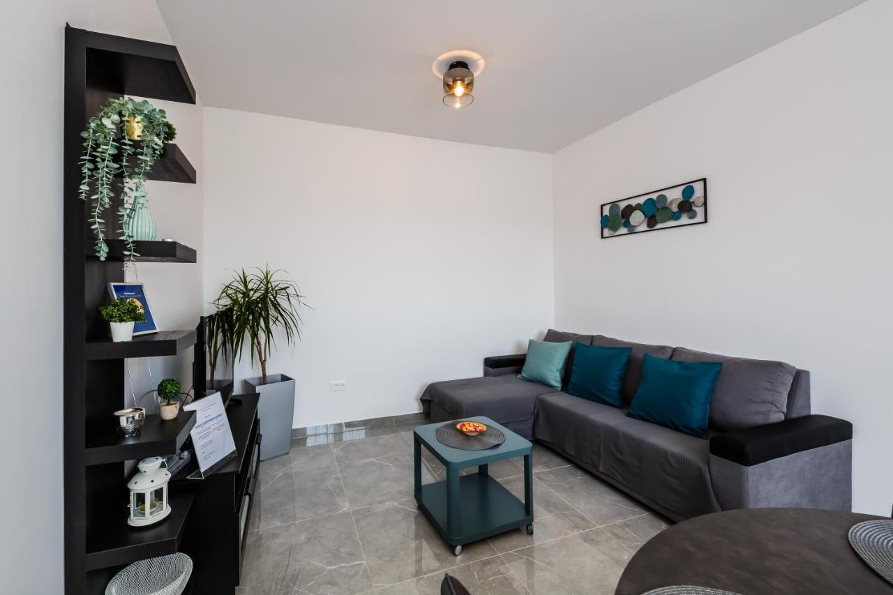 Apartmani Ujakovic Kaštela Exterior foto