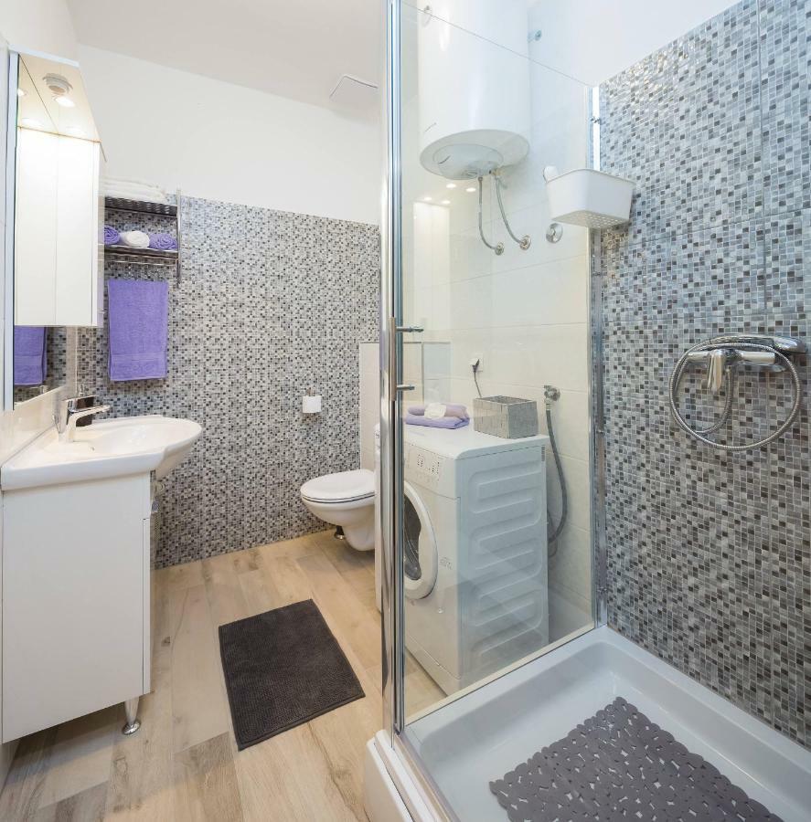 Apartmani Ujakovic Kaštela Exterior foto