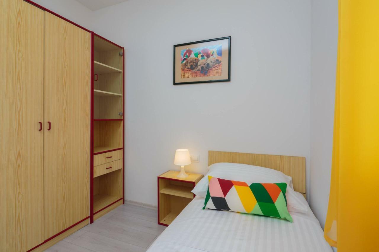 Apartmani Ujakovic Kaštela Exterior foto